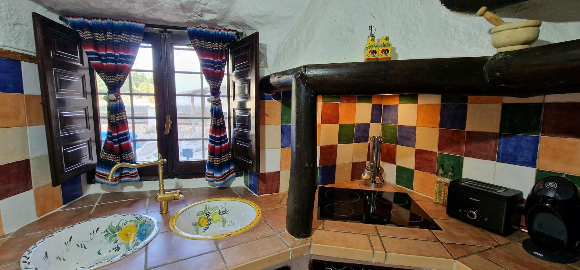 Casa Cueva Cascamorras "Capricho Andaluz" Baza Bagian luar foto